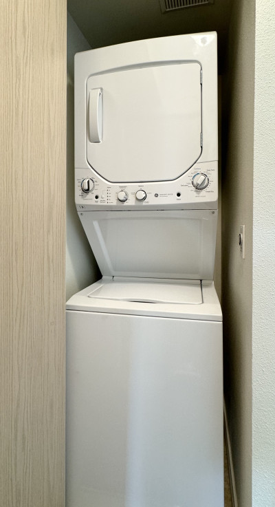 1 x 1, 665 sq.ft. Washer/Dryer