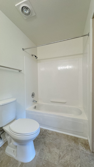 1 x 1, 665 sq.ft. Bathroom