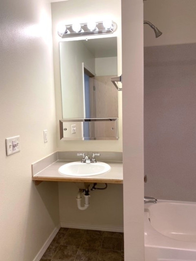 2 x 1.75, 919 sq.ft. ADA Unit Bathroom