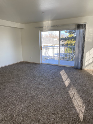 3 x 1.75, 1344 sq.ft. Townhouse Living Room