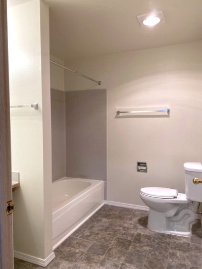 2 x 1.75, 919 sq.ft. ADA Unit Bathroom