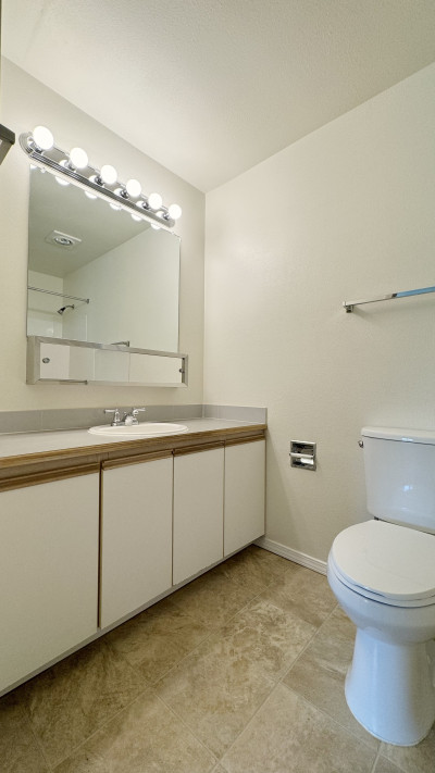 1 x 1, 665 sq.ft. Bathroom