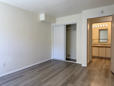 1 x 1, 696 sq.ft. with LVP Bedroom